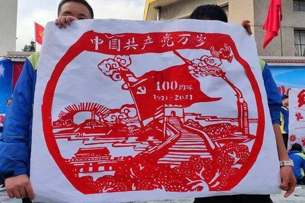 可爱熊猫逃生